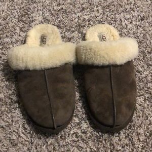Women’s brown UGG slippers size 10